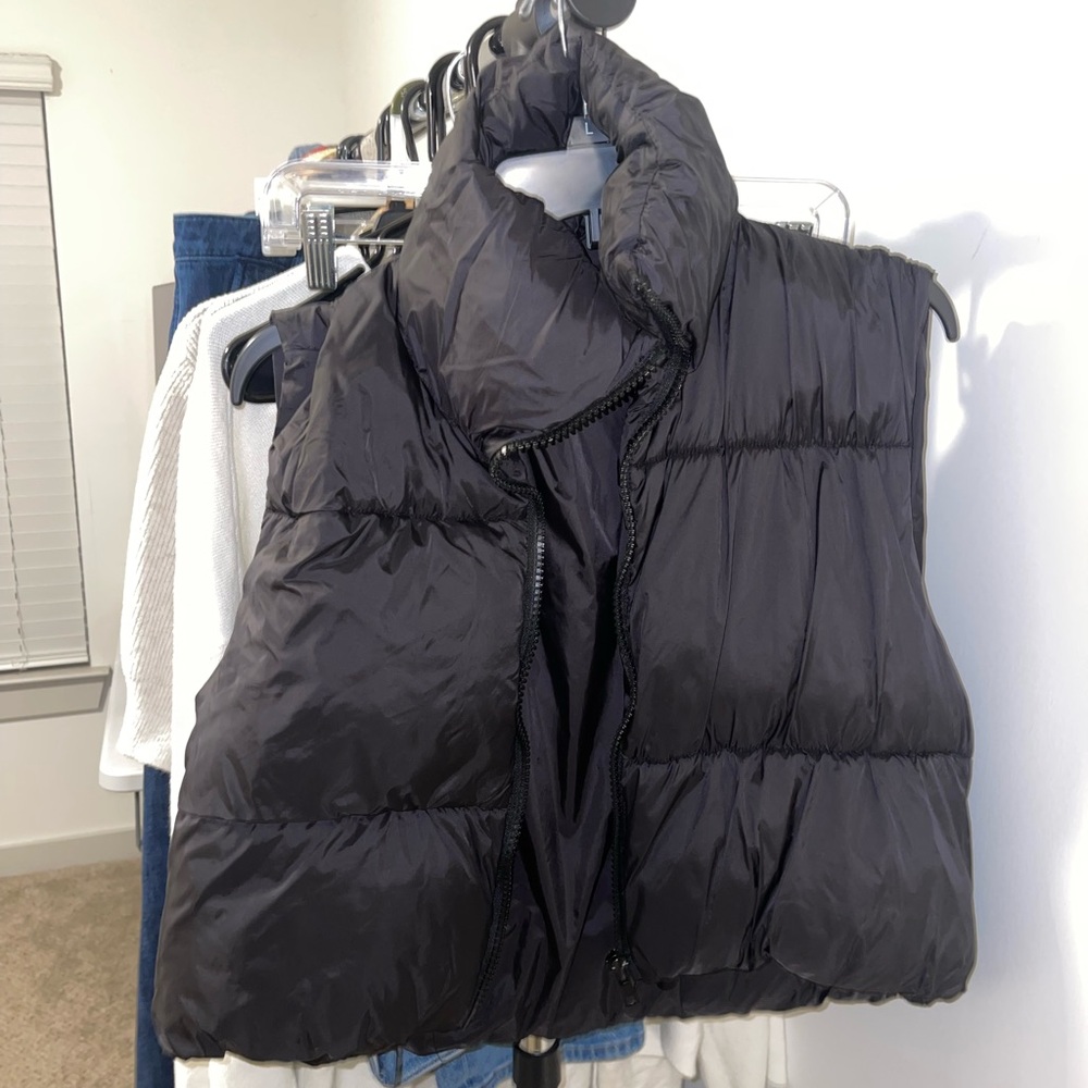 Cropped Black Puffer Vest